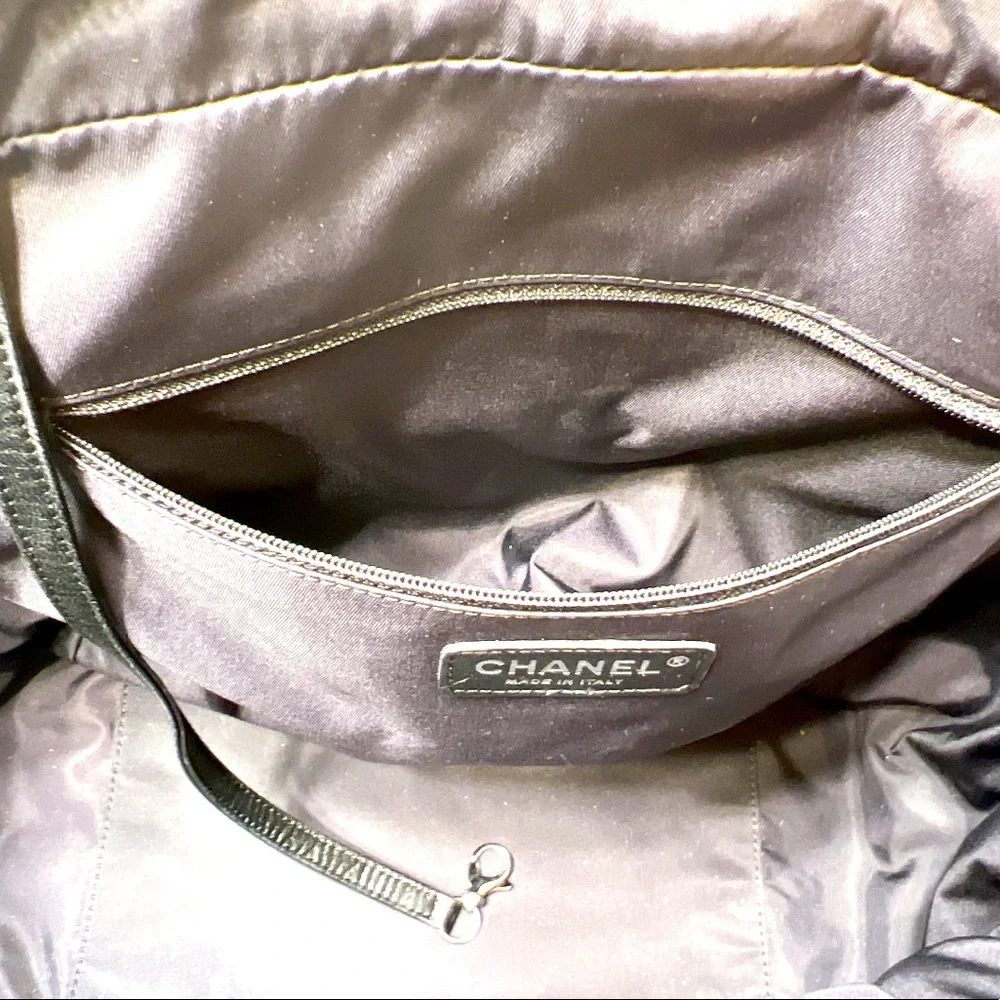 Authentic Chanel Handbag - Picture 5 of 11